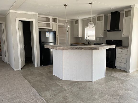 5th image of 129 Pineland Ave #30
