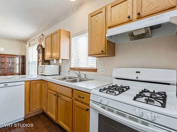 4th image of 3825 Fox Hunt Way