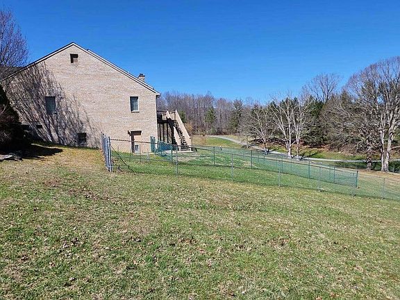 5th image of 1850 Webster Rd