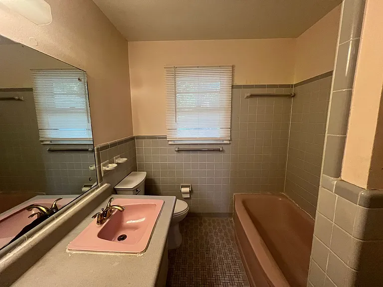 1720 Yarbrough St — Photo 9