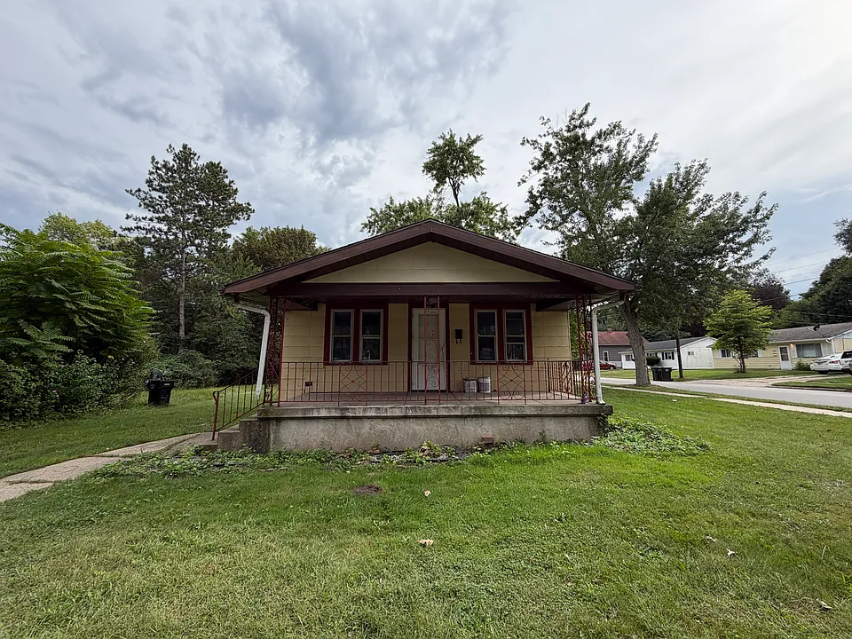 1922 Bergan St