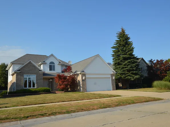 19855 Sycamore Dr, Macomb, MI 48044