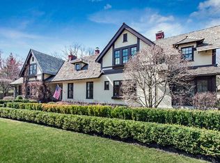1002 Woodbine Pl, Lake Forest, IL