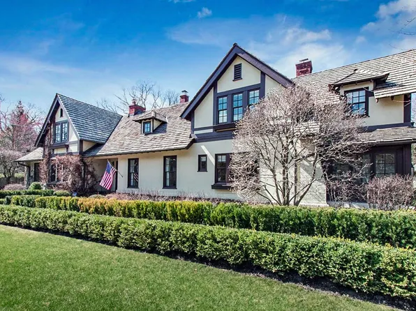 1002 Woodbine Pl, Lake Forest, IL 60045