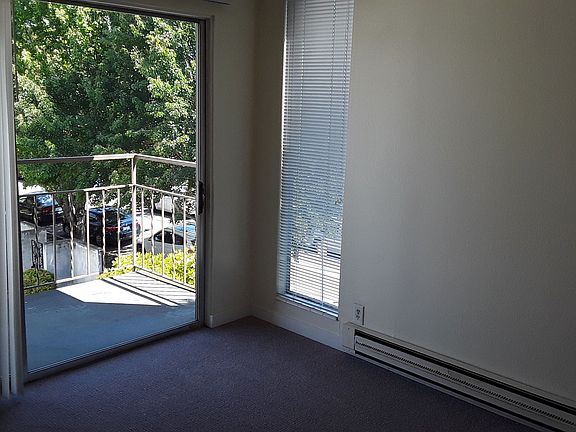 5th image of 2339 Franklin Ave E #401