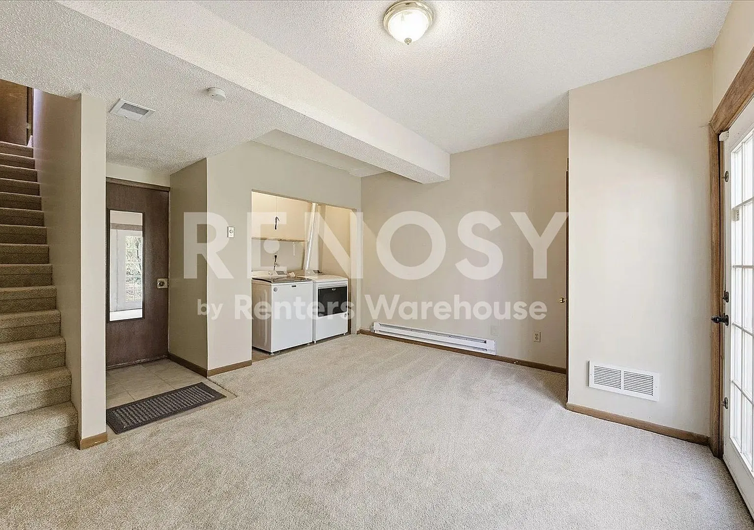 Available Now 2 Bedroom 1 Bath Townhouse in St. Paul — Photo 2