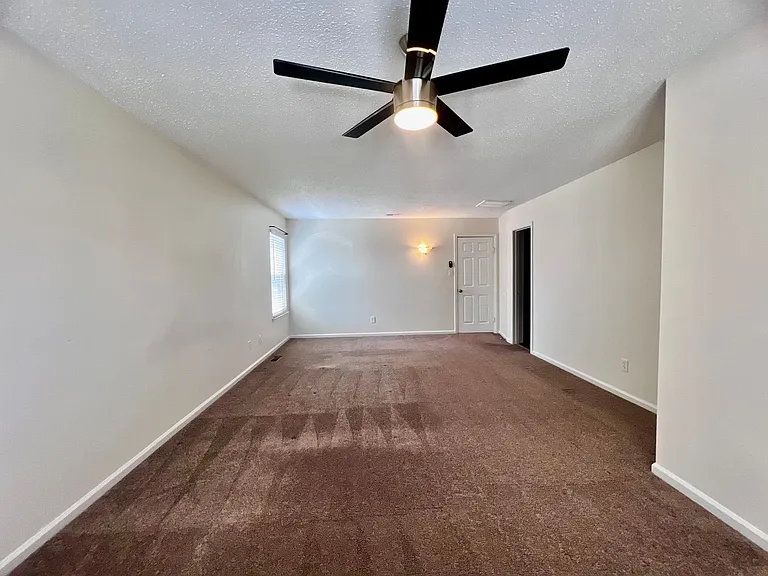 1611 Slidell Ln — Photo 19