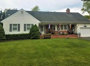 183 Merritts Pond Rd, Riverhead, NY 11901