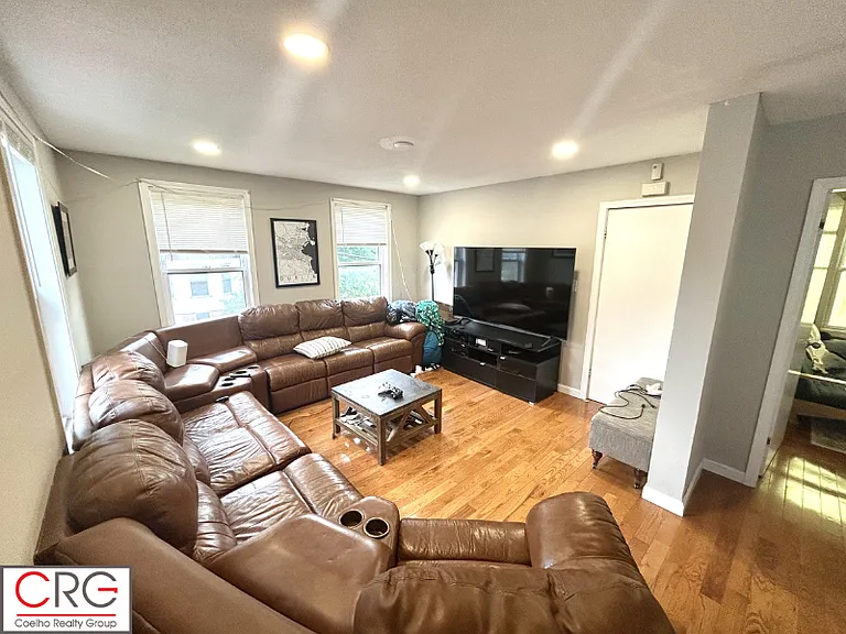 15 Hudson St #2 — Photo 4