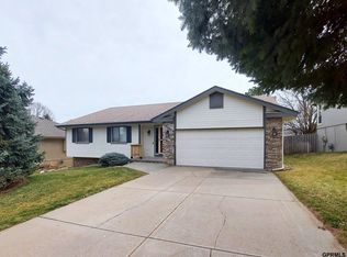 16027 Orchard Cir, Omaha, NE 68135