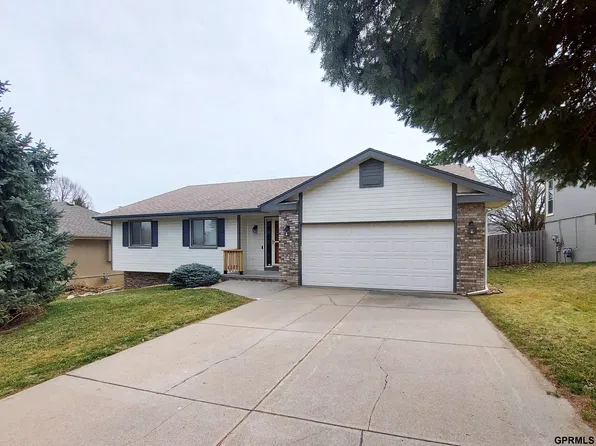 16027 Orchard Cir, Omaha, NE 68135