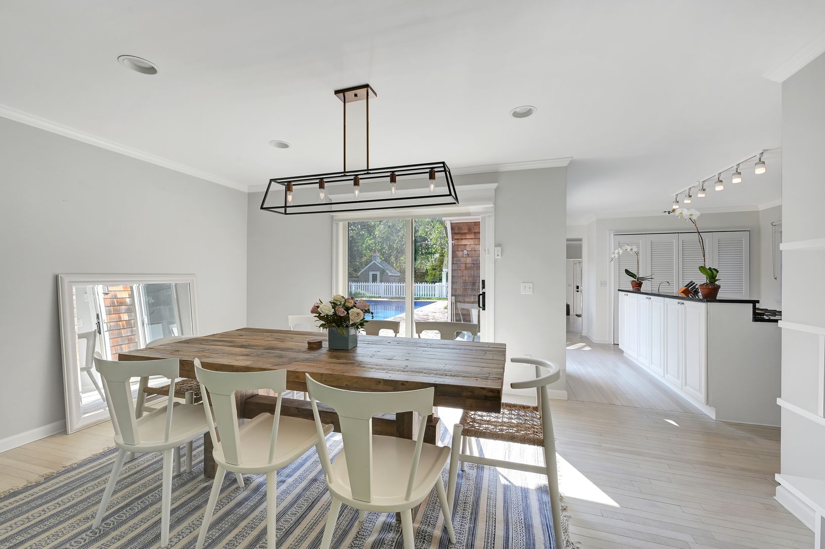  dining room looking into kitchen