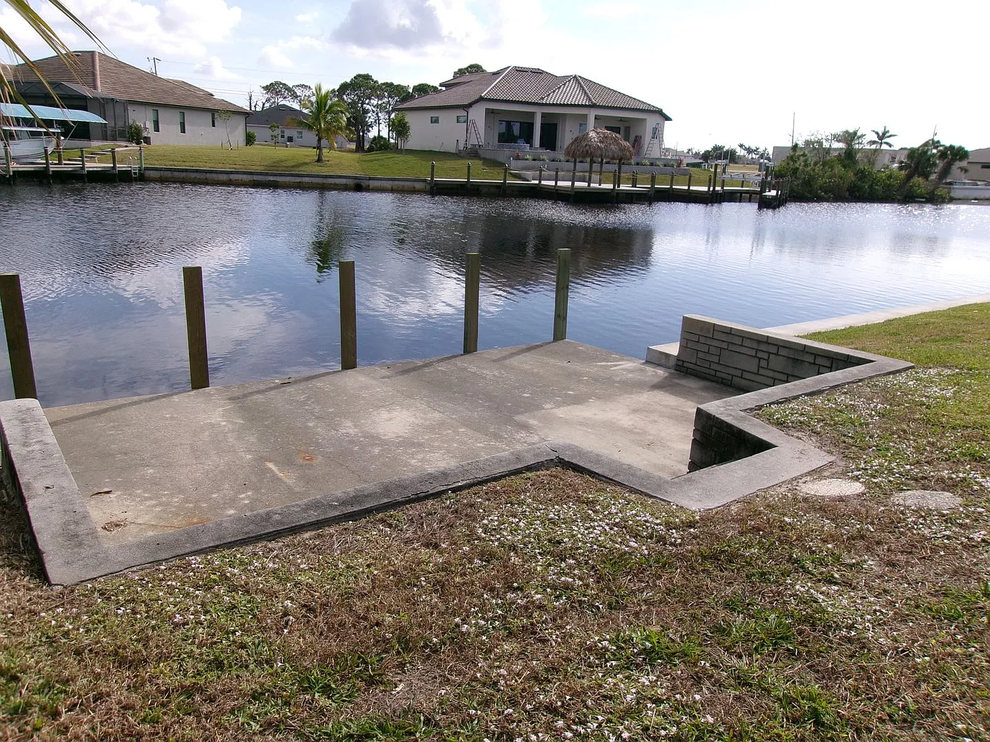 NW Spacious 3/2/2 on Saltwater Canal-Fish off the Dock! — Photo 4