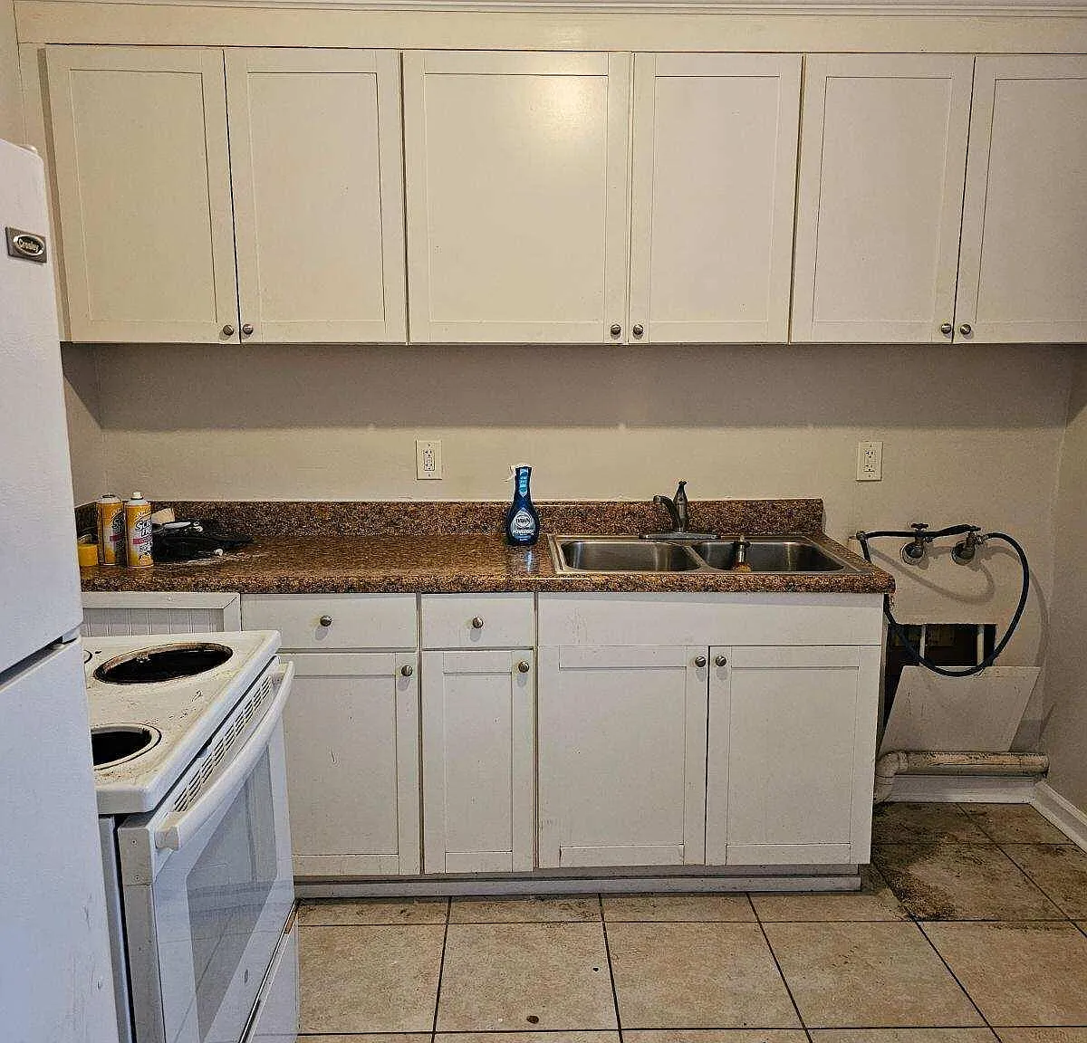 3 bed, 1.0 bath, 988 sqft, $1,100 — Photo 2