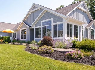 227 Bay Breeze Ln, Holland, MI 49424