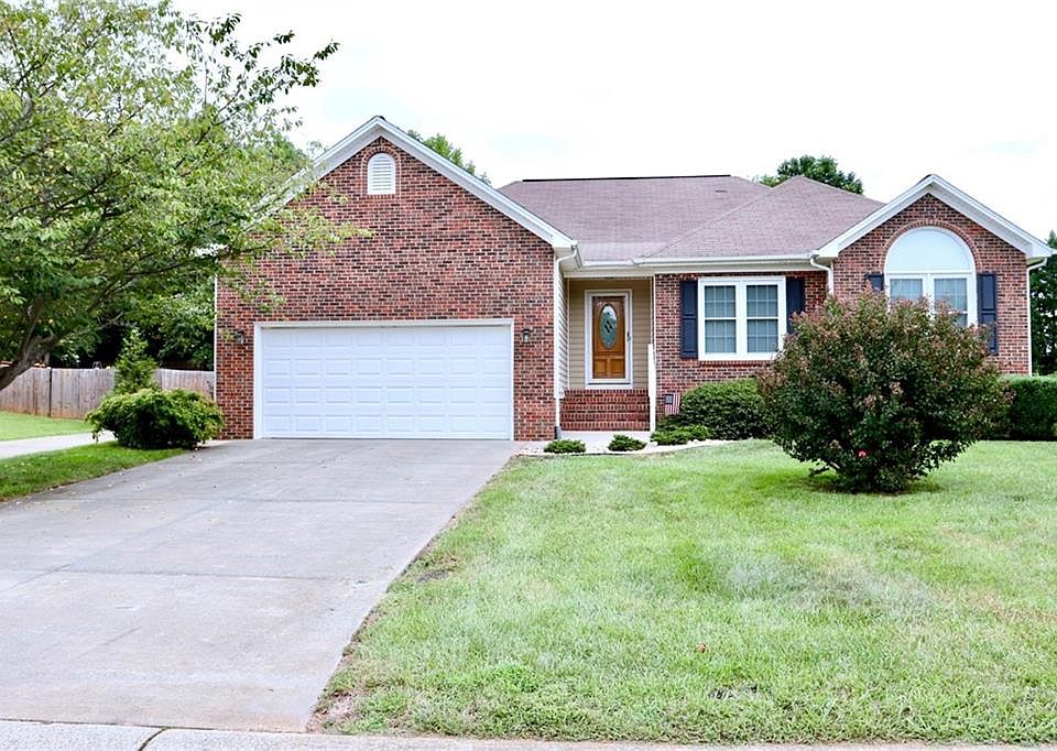 1st image of 302 Briarwood Dr