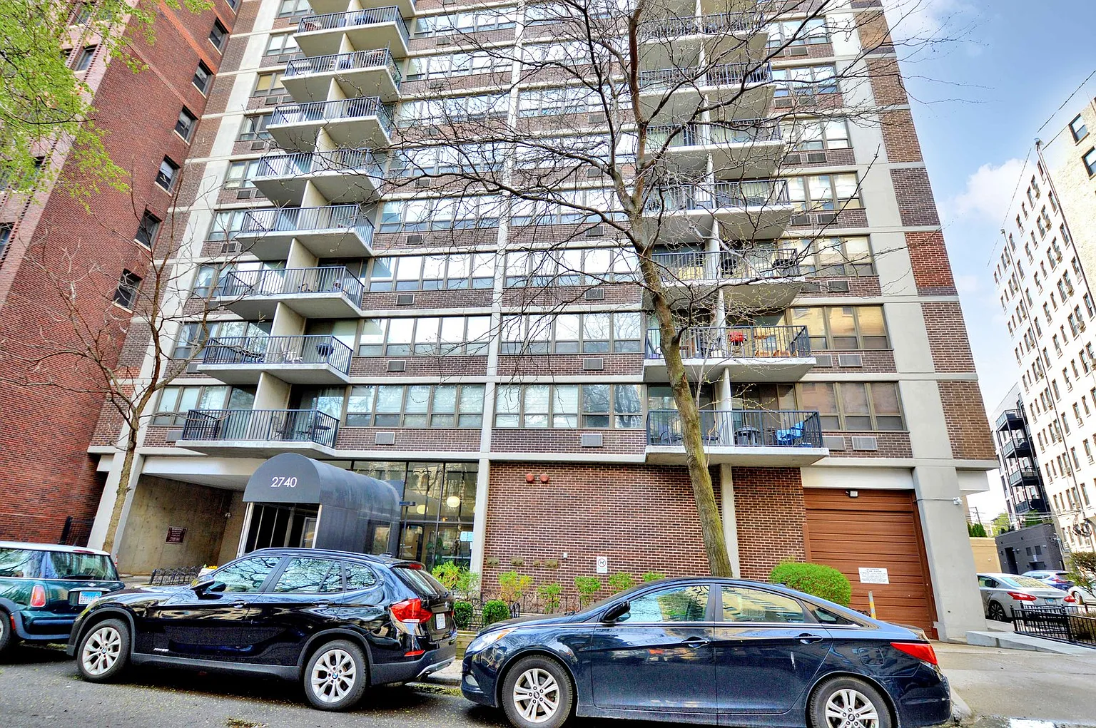 2740 N Pine Grove Ave APT 8A photo 1