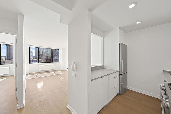 1st image of 75 W End Ave APT C21g
