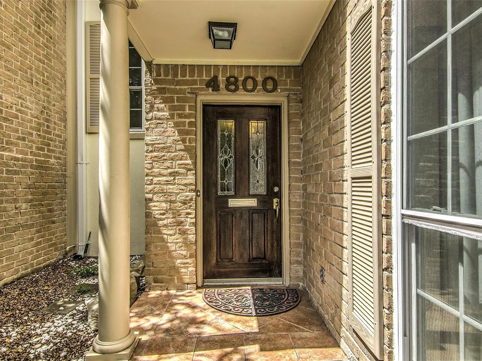 3 bed, 3.0 bath, 2212 sqft, $2,495 — Photo 2