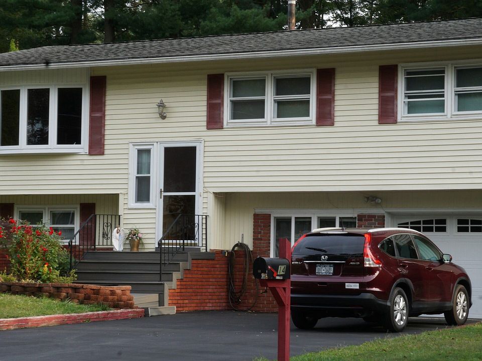 1st image of 14 Apple Blossom Ln