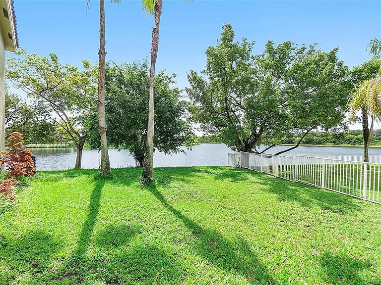 3923 SW 169th Ter — Photo 38