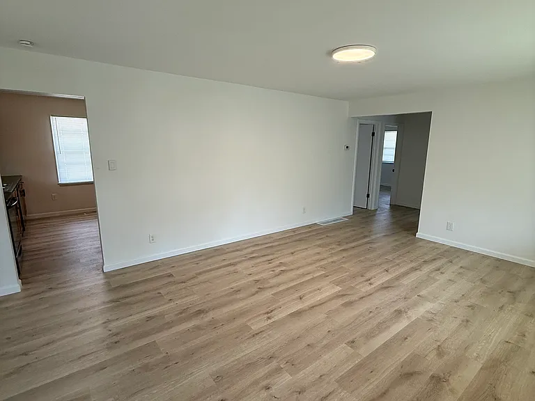 3390 Kenlawn St — Photo 5