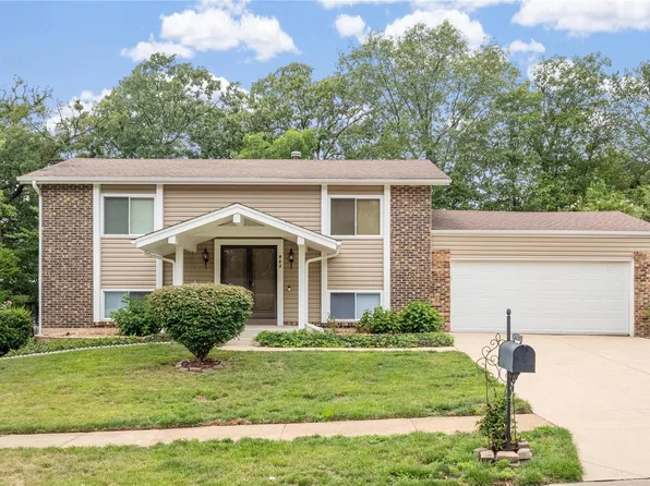 903 Parma Dr, Ballwin, MO 63021