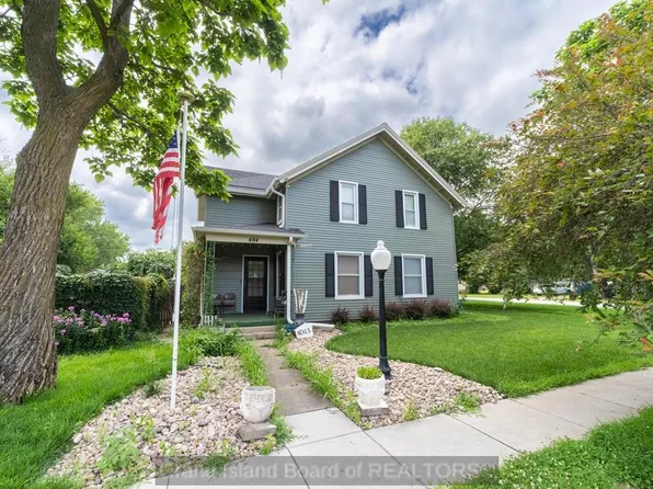 404 D St, Shelton, NE 68876