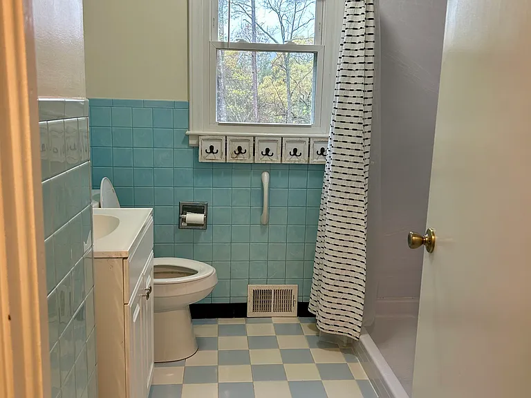 269 W Durham St — Photo 9