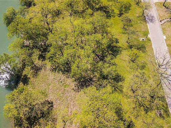 4th image of 2129 River Edge Dr