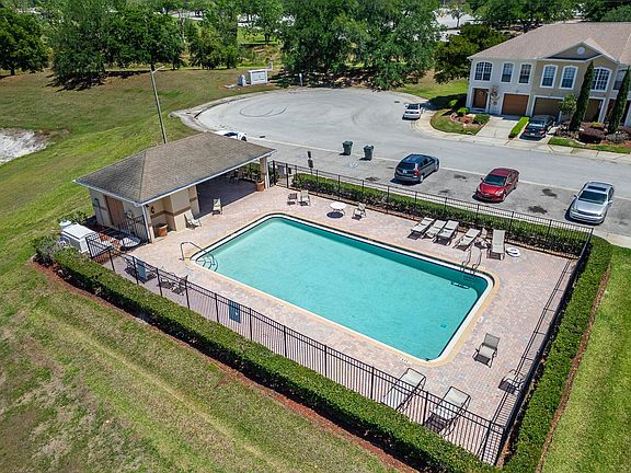4th image of 3842 Hampstead Ln