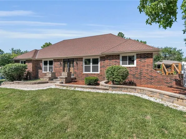 809 Redbud Ln, Cameron, MO 64429