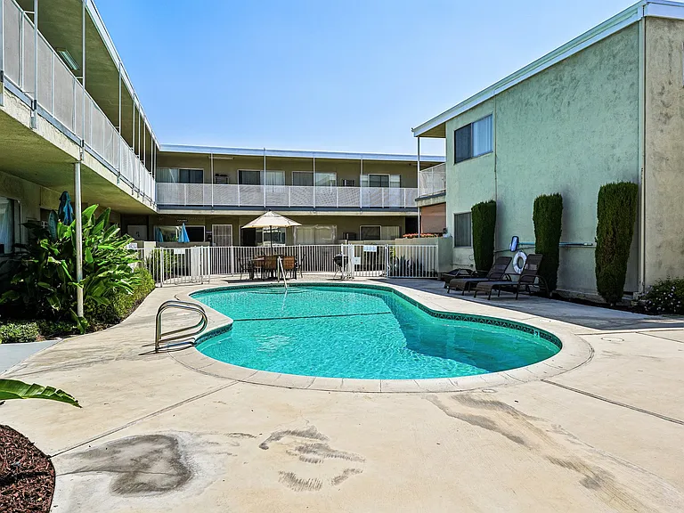 Magnolia Palms — Photo 18