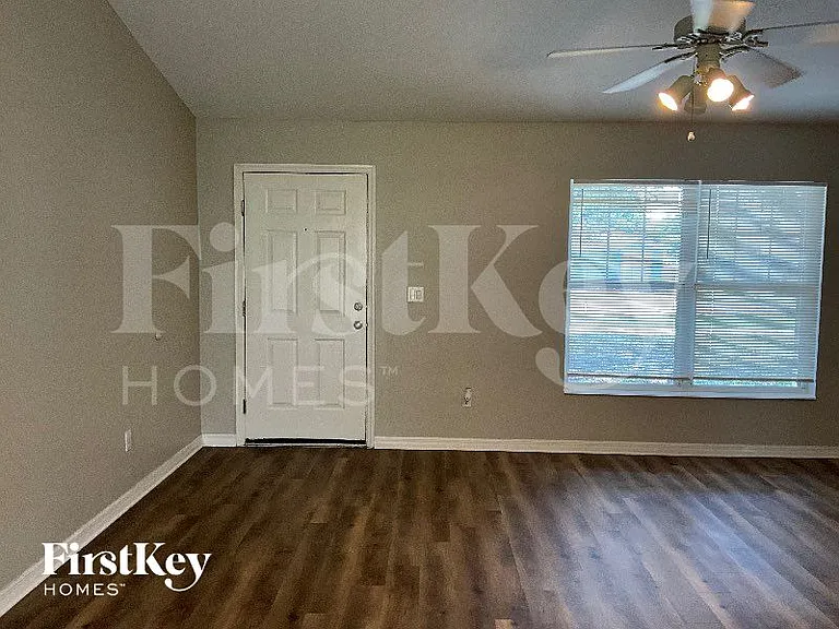 709 La Costa St — Photo 4