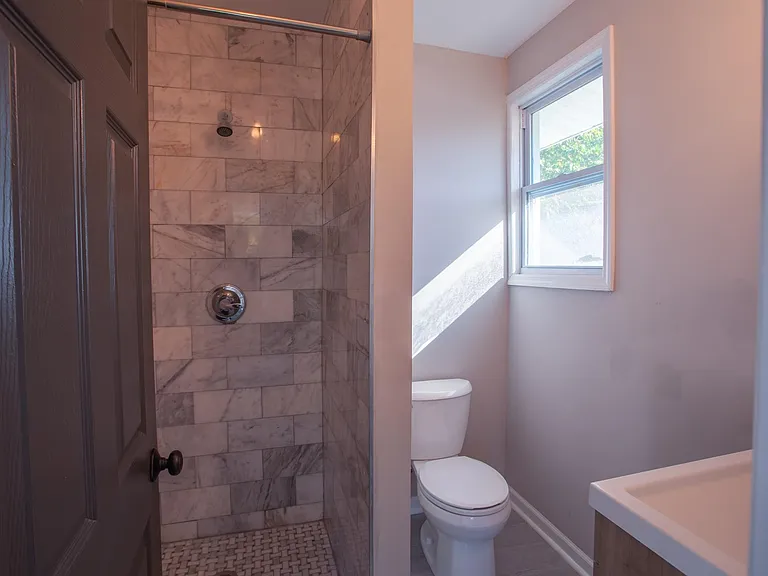 716 Gilbert St — Photo 14