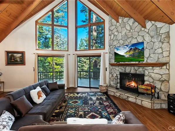 26697 Thunderbird Dr, Lake Arrowhead, CA 92352