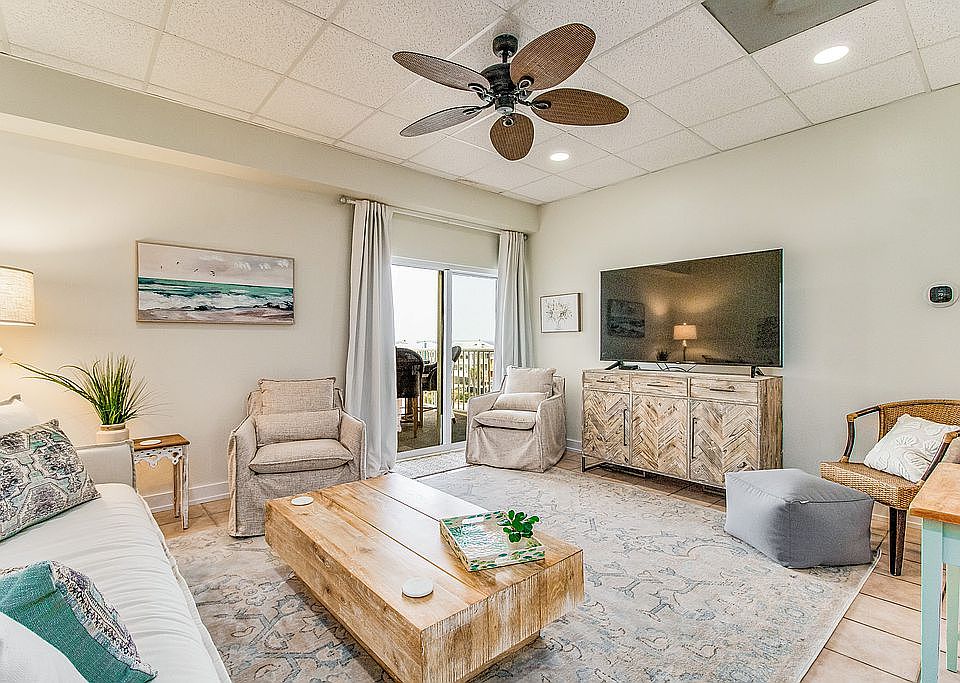 Sans Souci Condominiums - Gulf Breeze, FL | Zillow