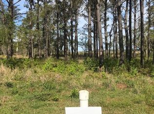 1215 Woods Ct, Morehead City, NC 28557
