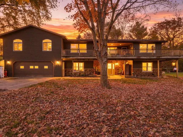 5311 N Council Hill Rd, Galena, IL 61036