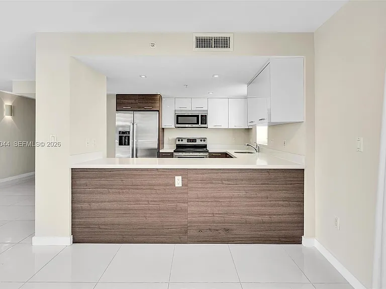 9901 E Bay Harbor Dr #803 — Photo 6