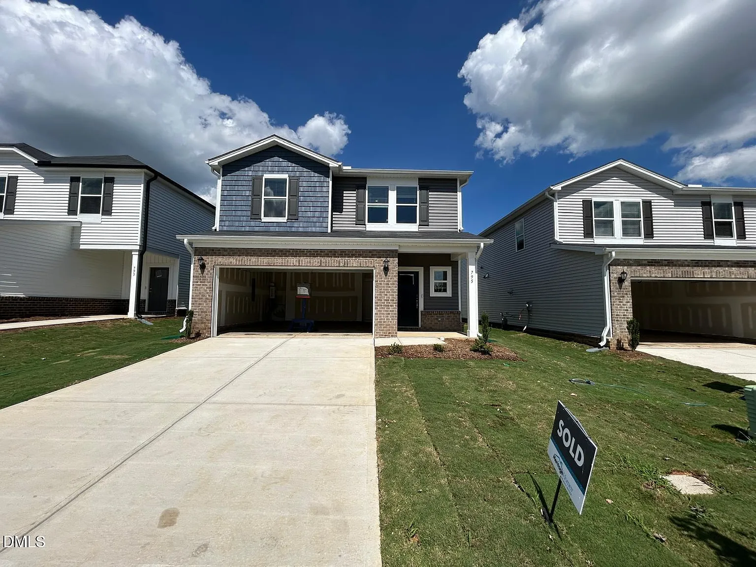 5 bed, 3.0 bath, 2375 sqft, $2,350 — Photo 2