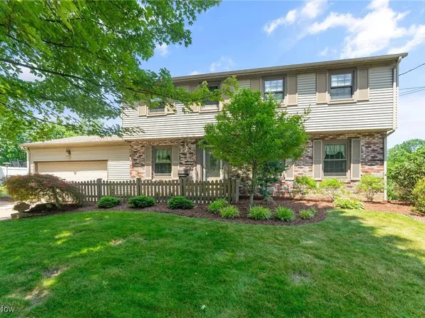 16 Centennial Dr, Poland, OH 44514