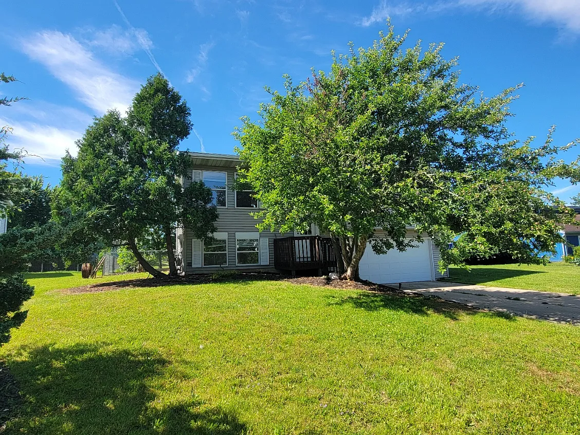 4 bed, 1285 sqft, $2,100 — Photo 1