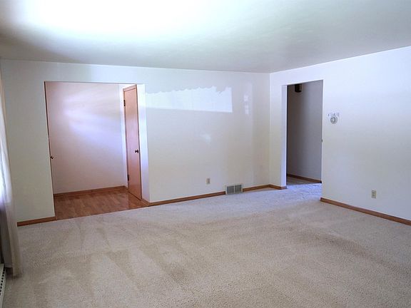 4th image of 1142 Bond St