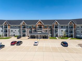 2592 Middle Rd #122, Bettendorf, IA 52722