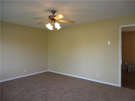 3rd image of 140 Dave Dr