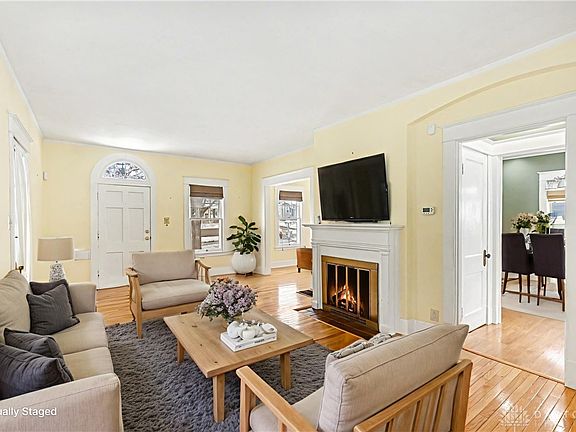 5th image of 22 Kenwood Dr