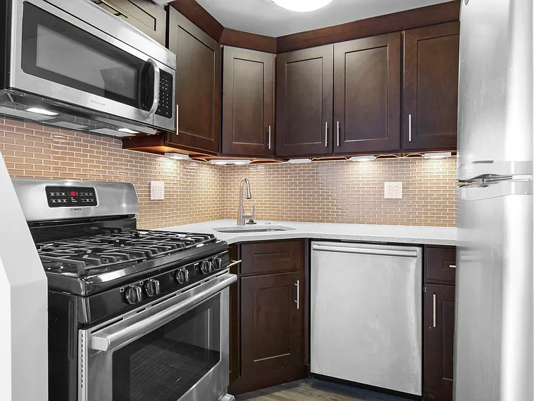 354 E 91st St #1504 — Photo 7