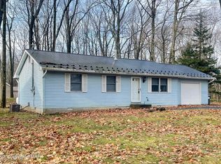 223 Scotch Pine Dr, Pocono Summit, PA 18346
