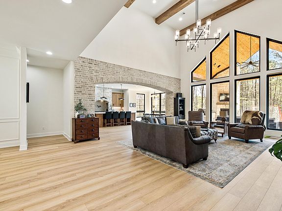 5th image of 2025 Hickory Hill Dr